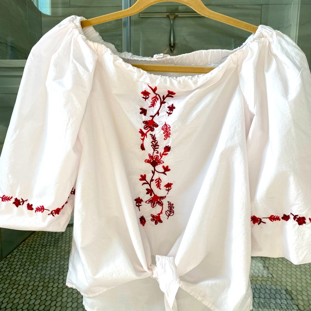 Perfect off the shoulder top for the summer!